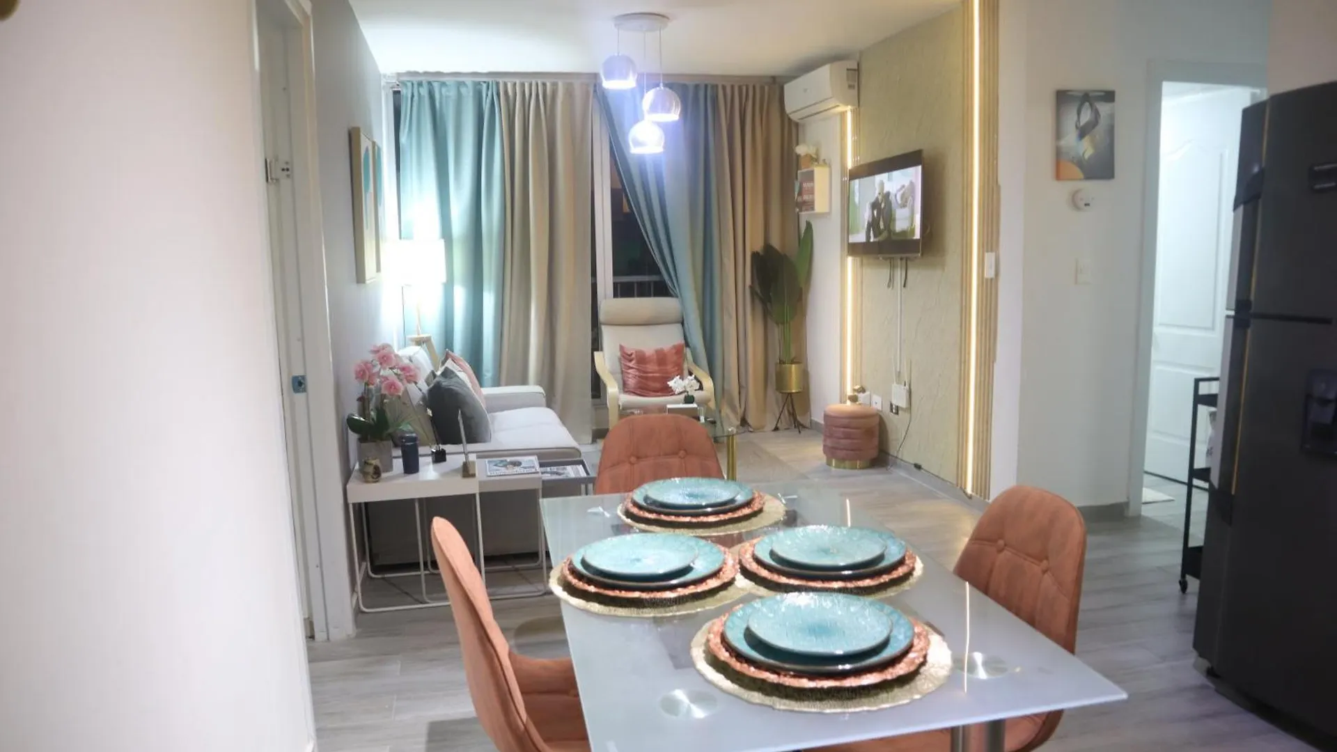 Lovely 3 Bedroom Condo Near Downtown And Foodies 푼타 카나